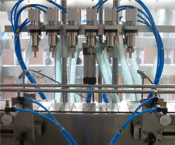 เครื่องบรรจุของเหลวอัตโนมัติหกหัว